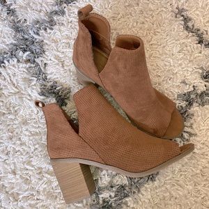 Universal Thread Brown Booties